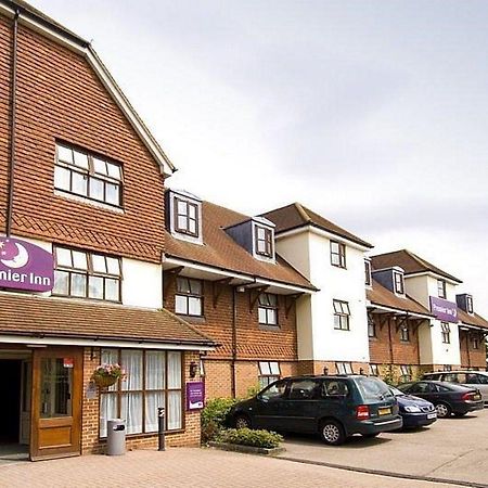 Premier Inn London Gatwick Airport South - London Road Crawley  Exterior photo