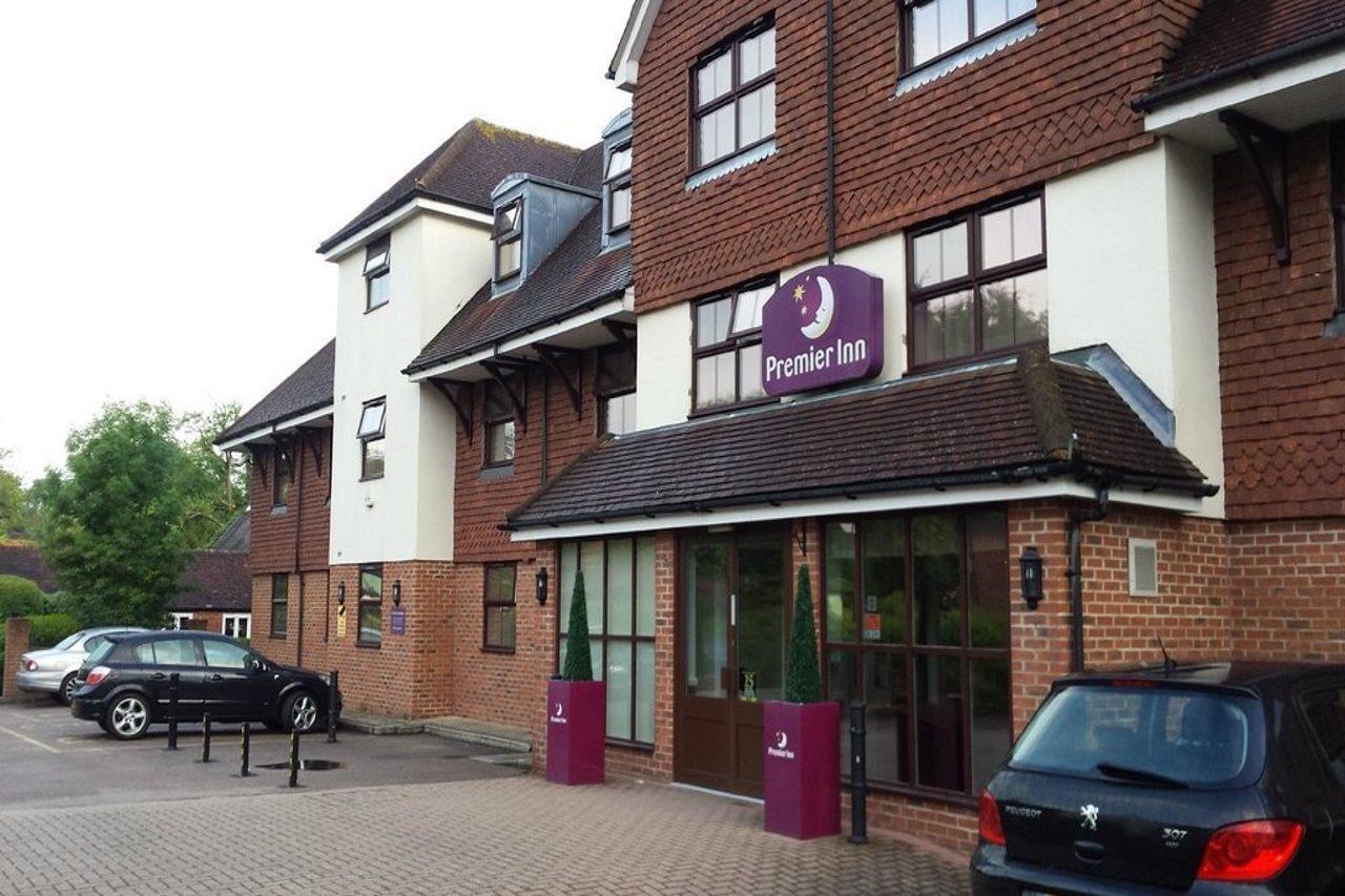 Premier Inn London Gatwick Airport South - London Road Crawley  Exterior photo