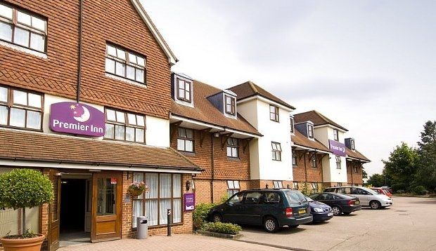 Premier Inn London Gatwick Airport South - London Road Crawley  Exterior photo